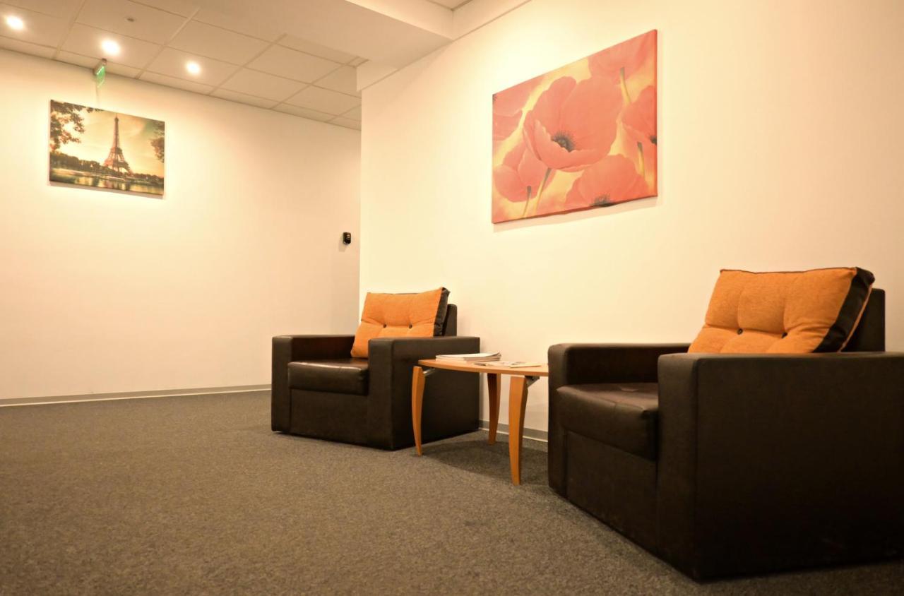 Luana Airport Apartments #4 Otopeni Buitenkant foto